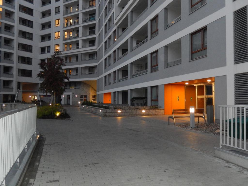 Inny Wymiar Varşova Dış mekan fotoğraf